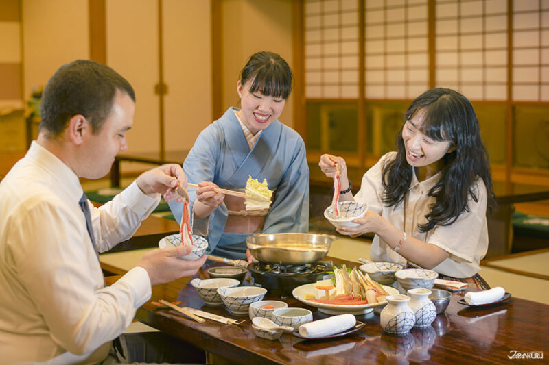 게 살이 듬뿍 들어간 일본 나베와 겨울 전골 코스 요리