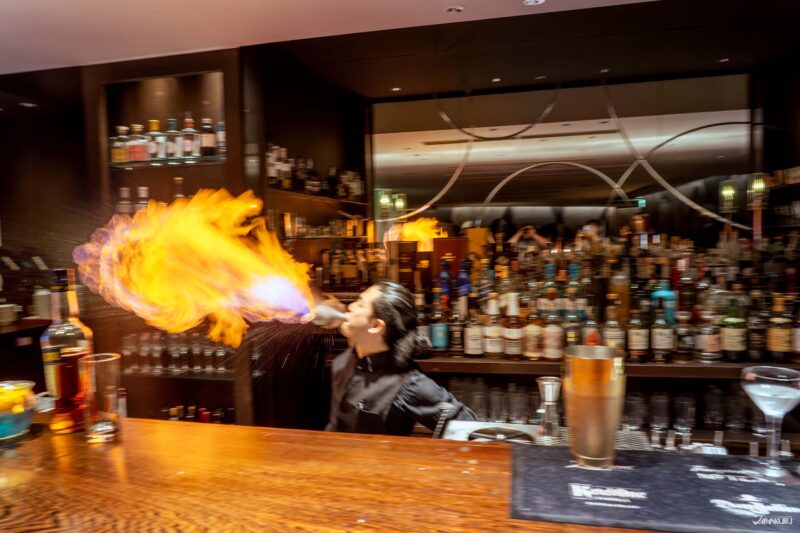 ดนตรีและการแสดงสดที่ XEX WEST โอซาก้า