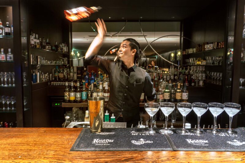 ดนตรีและการแสดงสดที่ XEX WEST โอซาก้า