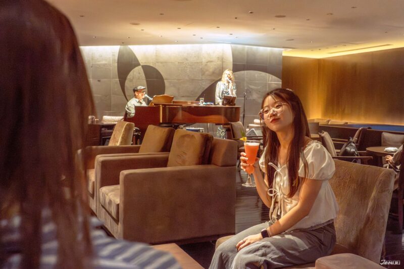 ดนตรีและการแสดงสดที่ XEX WEST โอซาก้า