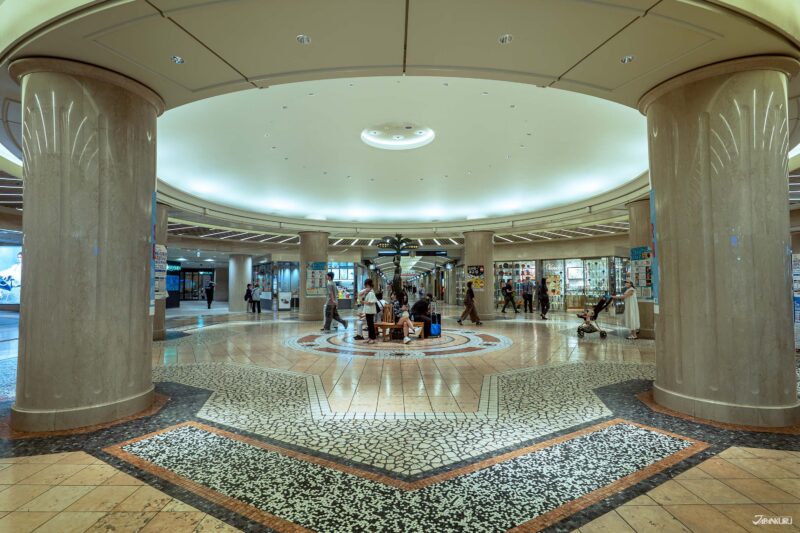 ศูนย์การค้าใต้ดิน DIAMOR OSAKA 