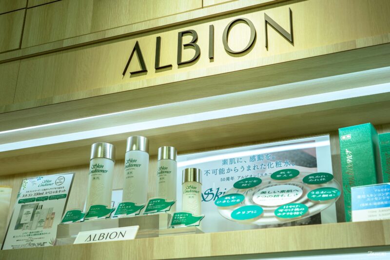 ร้านเครื่องสำอางและสกินแคร์ Albion ใน DIAMOR OSAKA