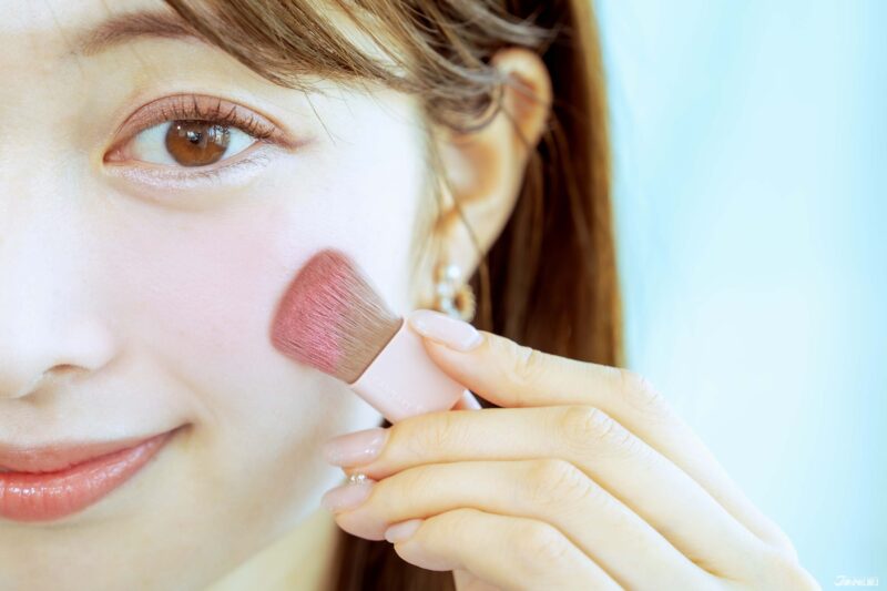 파우더 치크스 [P01] 파워풀 핑크 발색 컷