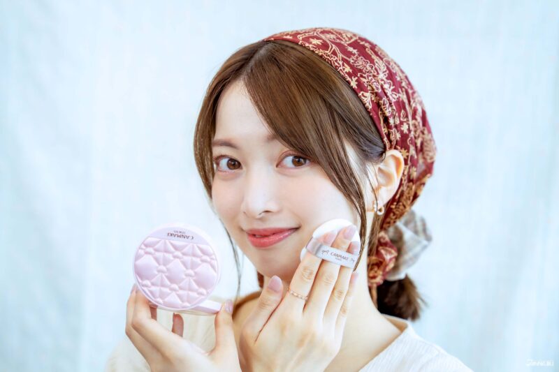 CANMAKE 마시멜로 피니쉬 파우더 어블룸 모델 사용 컷