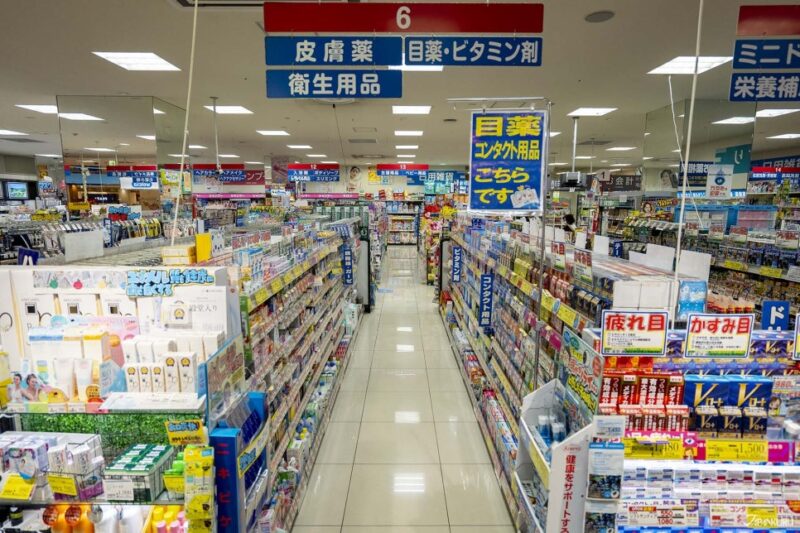 일본 드럭스토어 외관 전경, 약국 입구 모습