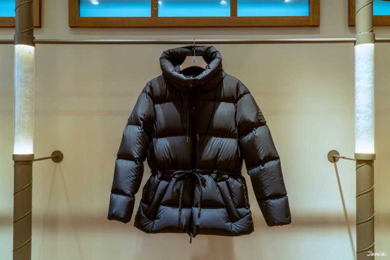 AMELIA 프리미엄 다운 재킷 제품 상세 컷