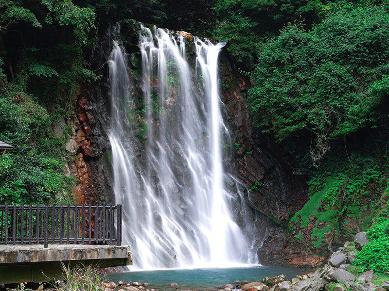 기리시마시 노천탕과 산 풍경, 규슈 화산 온천 지역