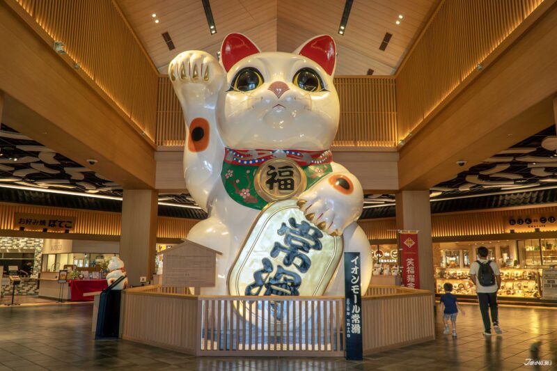 도코나메시 도자기 거리 ‘야키모노 산도’의 고양이 조형물