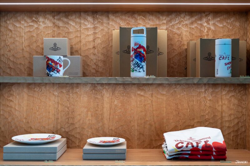 青山店  Vivienne Westwood風格咖啡廳 周邊