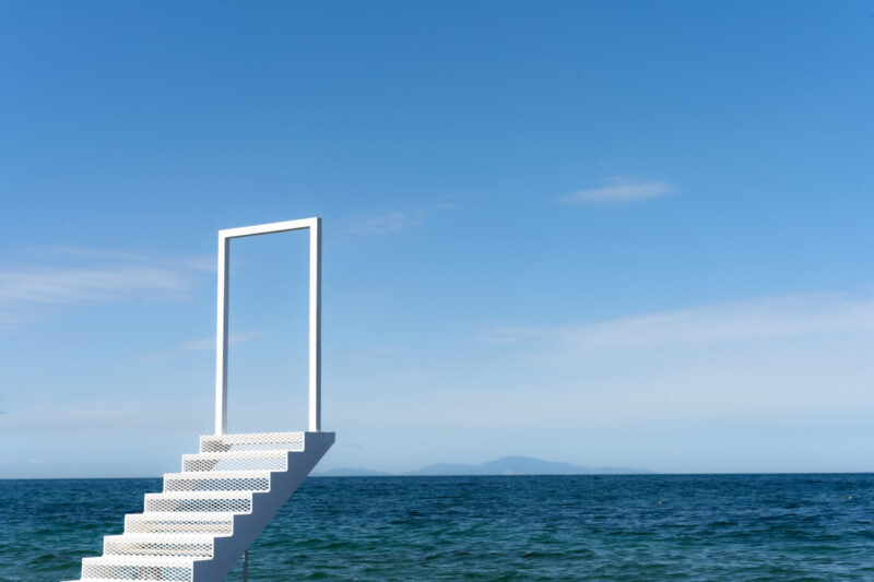 아와지시마 해안 도로 위로 보이는 바다 전망