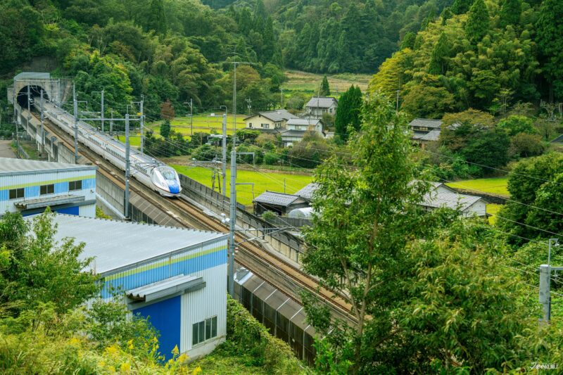 일본 중부 지역의 전통 마을 풍경, 가을 단풍이 어우러진 소도시 전경