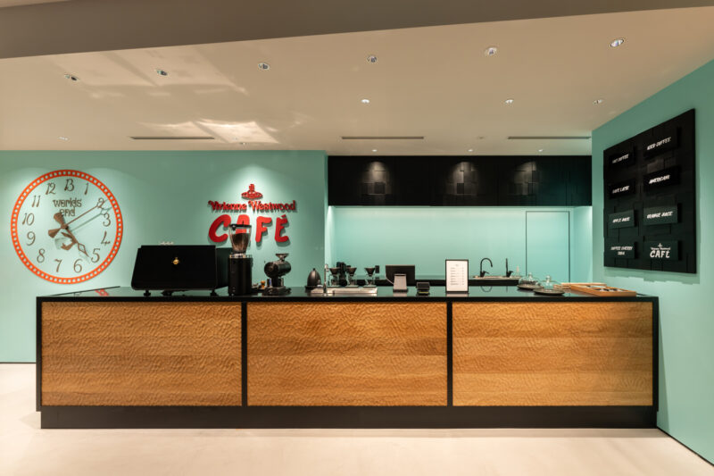 青山店  Vivienne Westwood風格咖啡廳