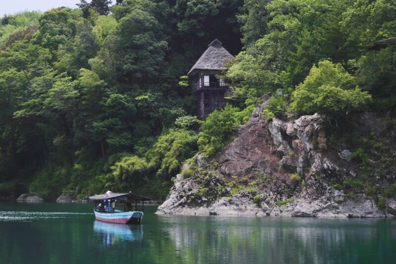 오즈시 강가의 오즈성 야경과 전통 건축물, 작은 교토로 불리는 도시