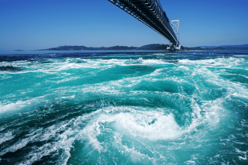 시코쿠 해안의 잔잔한 바다 풍경, 일본 섬 여행지
