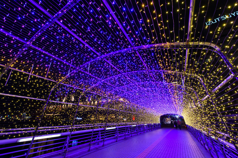 고쿠라 일루미네이션의 강변 라이트업과 도시 야경