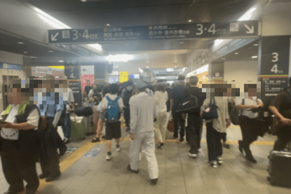 오봉 연휴로 붐비는 일본 오카야마역의 모습