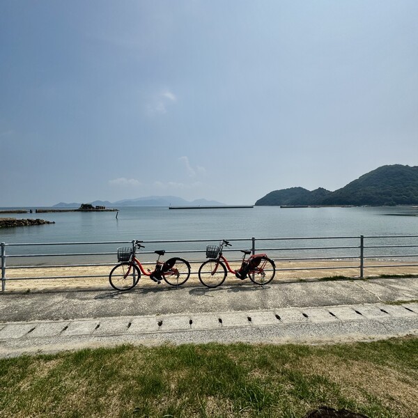 나오시마에서 바라본 잔잔한 세토내해와 섬의 풍경