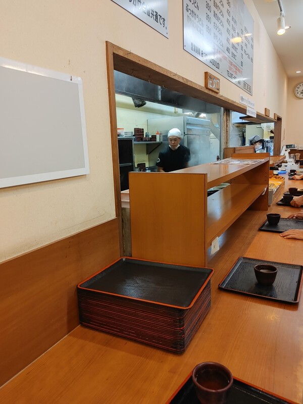 멘도코로 와타야 타카마쓰점 칸막이형 좌석 구조 사진