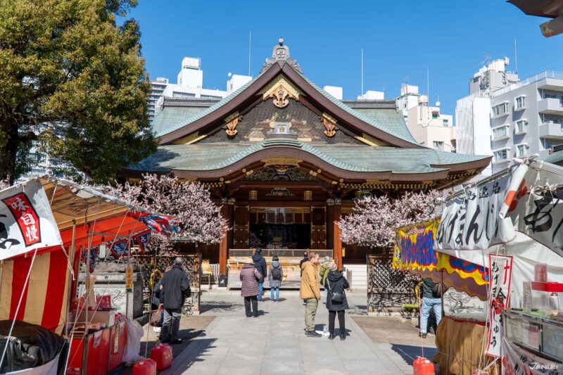 도쿄 유시마텐진 신사 전경과 참배 길