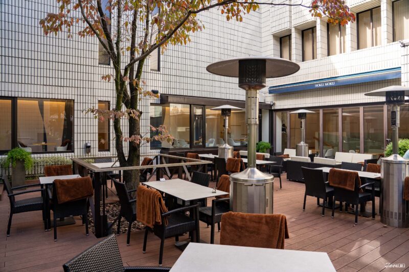 YOKU MOKU青山总店 咖啡馆室外露台