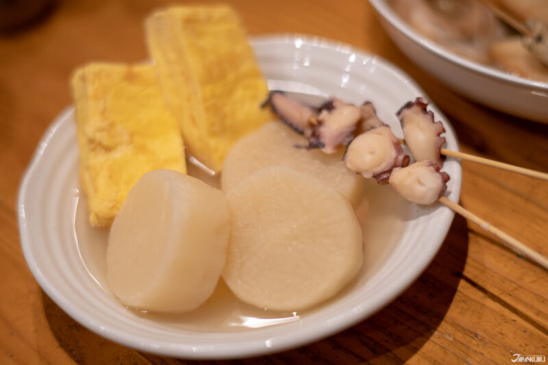 일본 편의점 오뎅 재료가 담긴 뜨끈한 오뎅 냄비