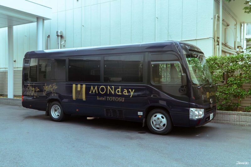 도요스역과 호텔을 오가는 셔틀버스 정류장 모습