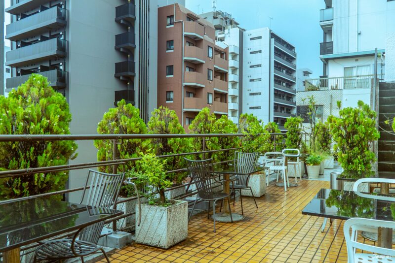 outdoor seating at the Tokyo ryokan HOTEL EDOYA