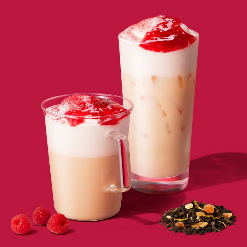 일본 스타벅스 크리스마스 한정 음료. 라즈베리 조이풀 메들리 무스 티 라떼