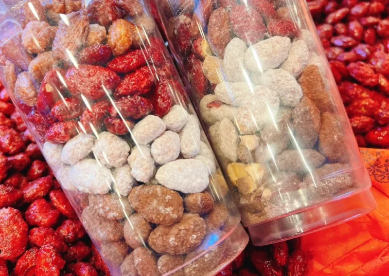 크리스마스 오너먼트와 수공예 소품을 파는 삿포로 크리스마스 마켓