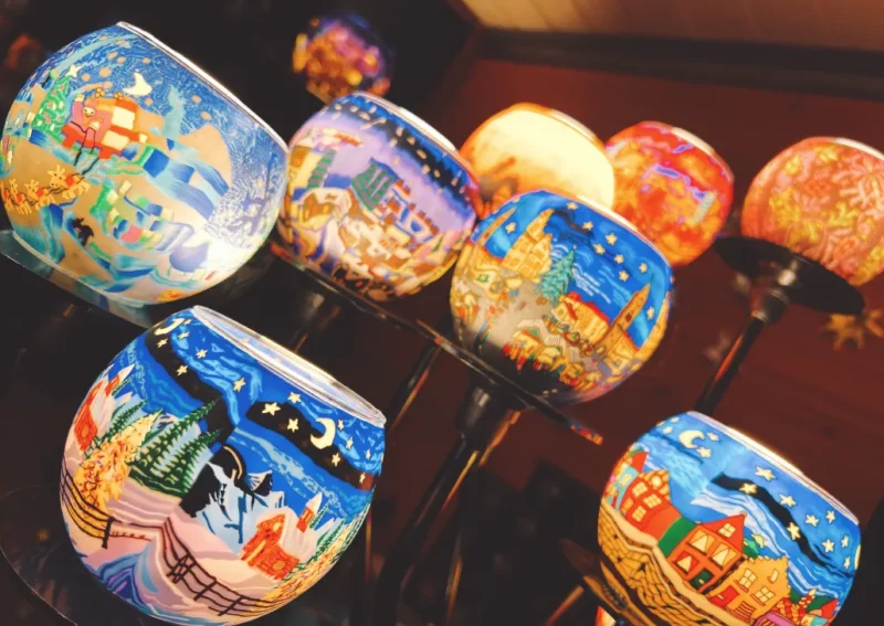 크리스마스 오너먼트와 수공예 소품을 파는 삿포로 크리스마스 마켓