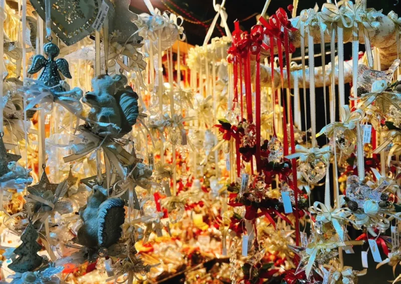 크리스마스 오너먼트와 수공예 소품을 파는 삿포로 크리스마스 마켓