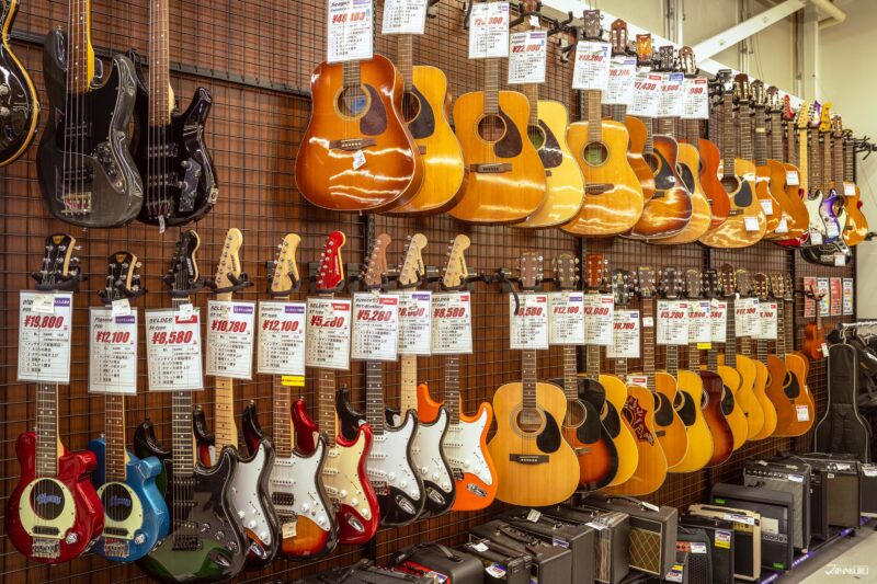 Secondhand guitar shopping in Japan at BOOKOFF Yao Nagahata