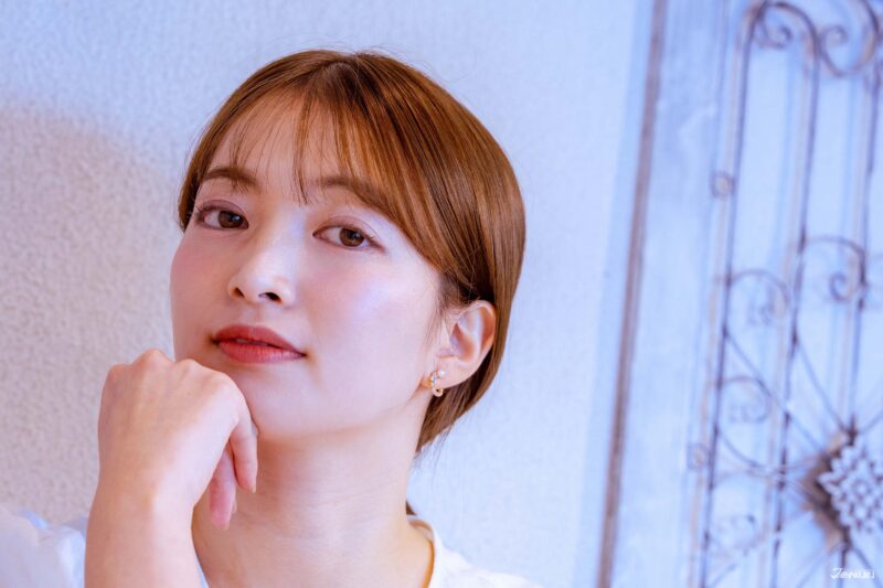 캔메이크 여배우 메이크업 완성 컷, 차분하고 고급스러운 무드