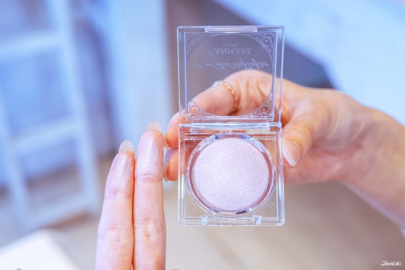 캔메이크 문 글로우 하이라이터 03 문 글로우 라일락, 핑크빛 글로우 피부 표현