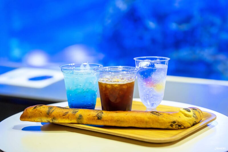 펭귄 소프트와 음료 메뉴들