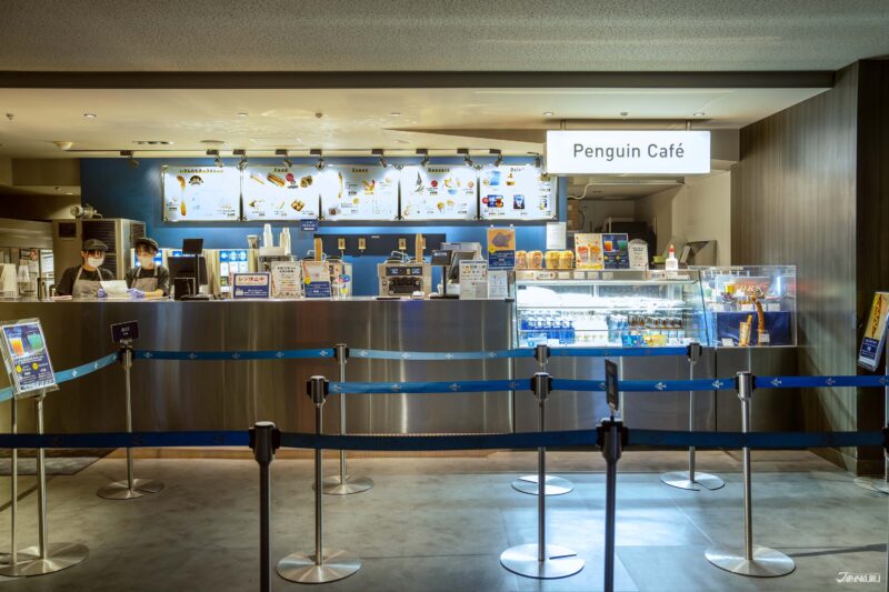 펭귄 카페 내부 전경