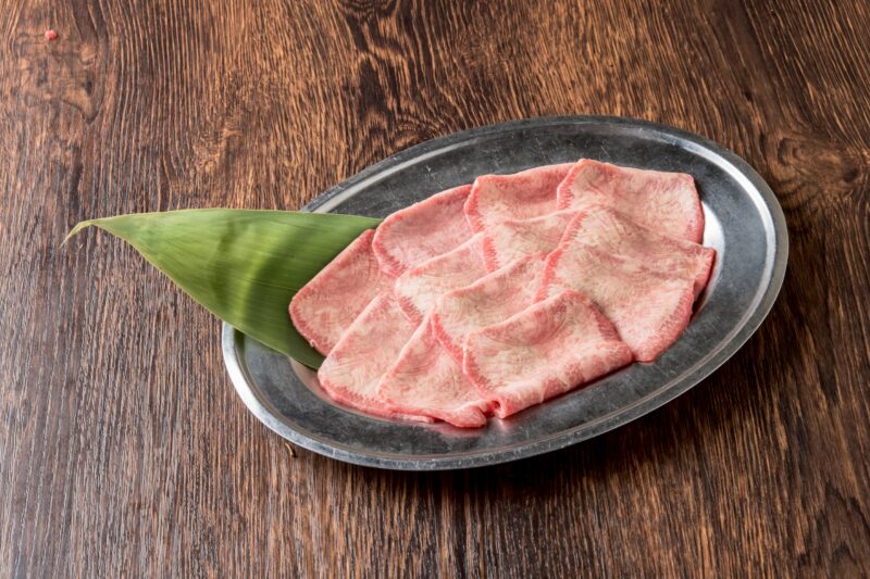 ร้านปิ้งย่างแนะนำในโอซาก้า Yakiniku Rikimaru เมนูลิ้นวัว