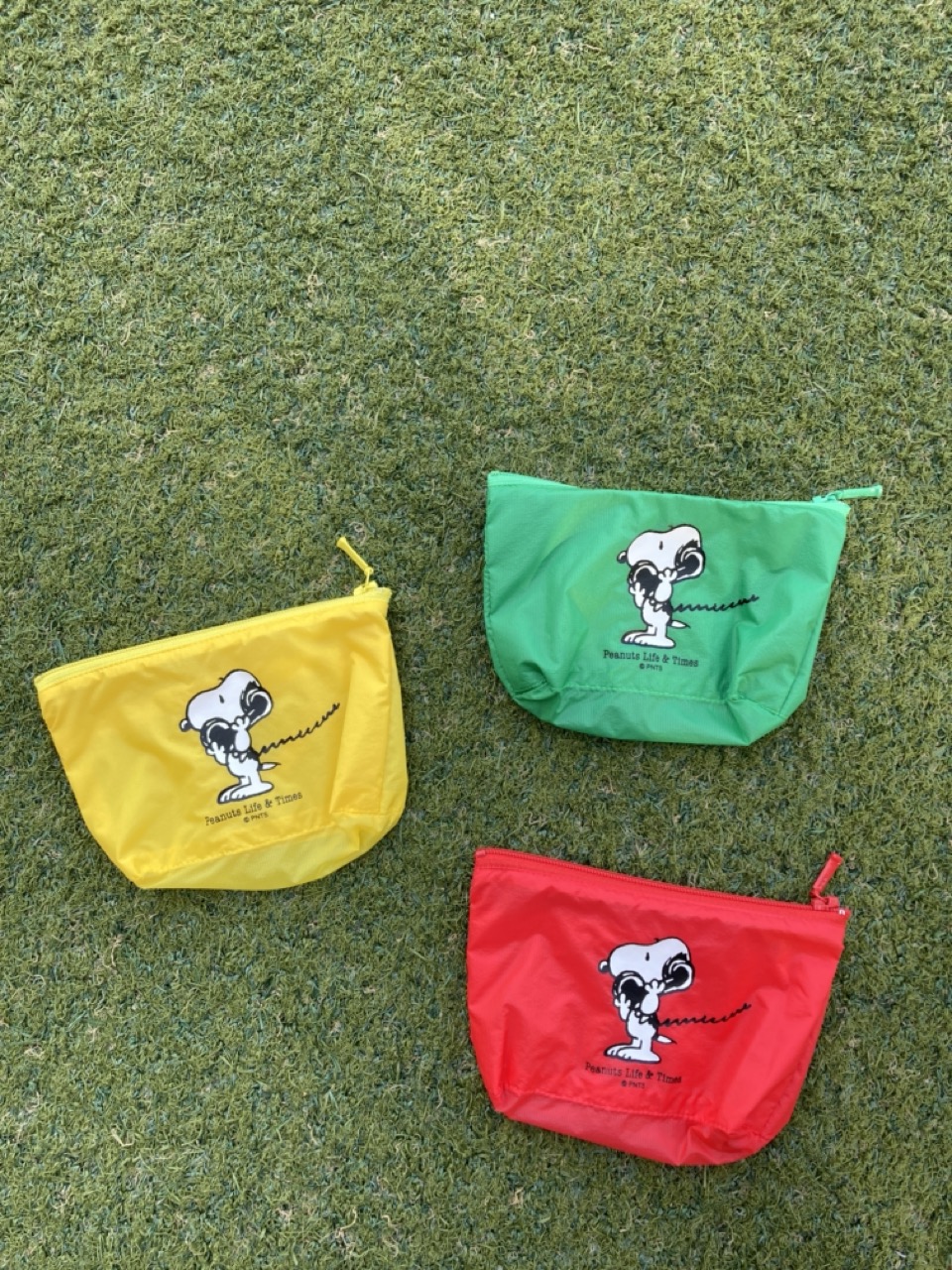 한큐 백화점에서 판매하는 스누피 캐릭터가 그려진 멀티 파우치