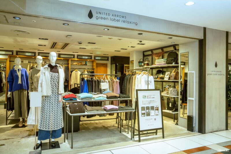 유나이티드 애로우즈의 트렌디한 여성 의류와 패션 잡화