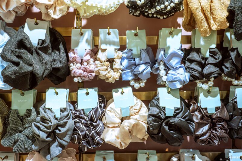 쓰리피 매장의 귀여운 액세서리와 잡화 아이템