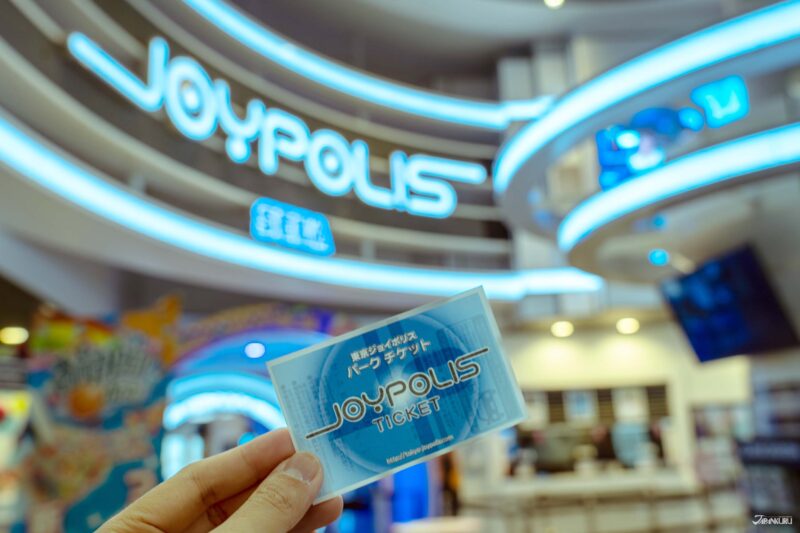 ด้านหน้าทางเข้าสวนสนุกในร่ม Joypolis 