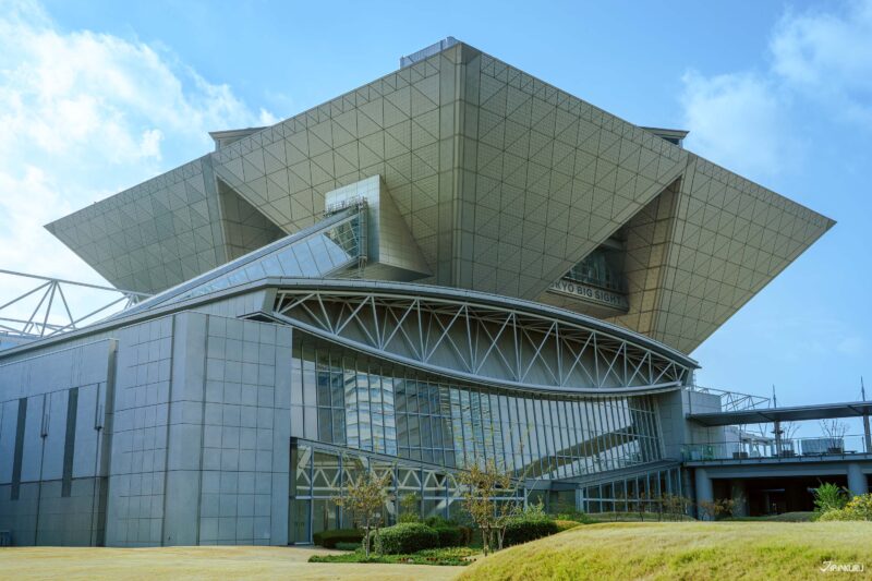 อาคารโตเกียวบิ๊กไซต์รูปทรงพีรามิดคว่ำขนาดใหญ่
