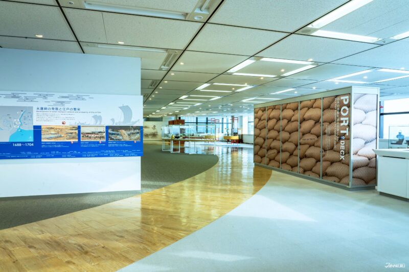 บรรยากาศโถงนิทรรศการภายในพิพิธภัณฑ์ ดีไซน์โปร่งโล่งและทันสมัย