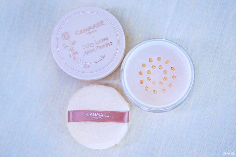 Japanese cosmetics spring 2026: mini tinted powders