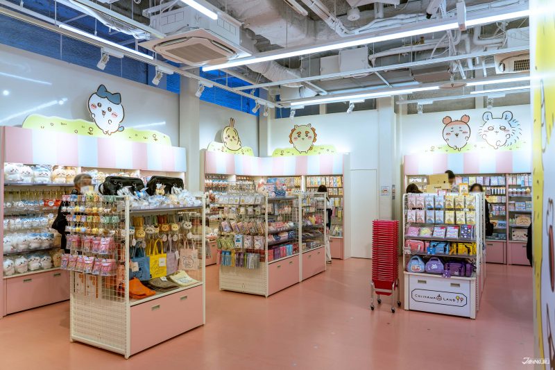 치이카와랜드 신주쿠점 내부 귀여운 캐릭터 굿즈 매장