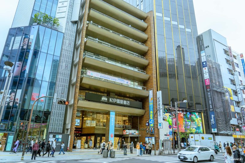 신주쿠 기노쿠니야 서점 외관 일본 대형 서점 방문 모습