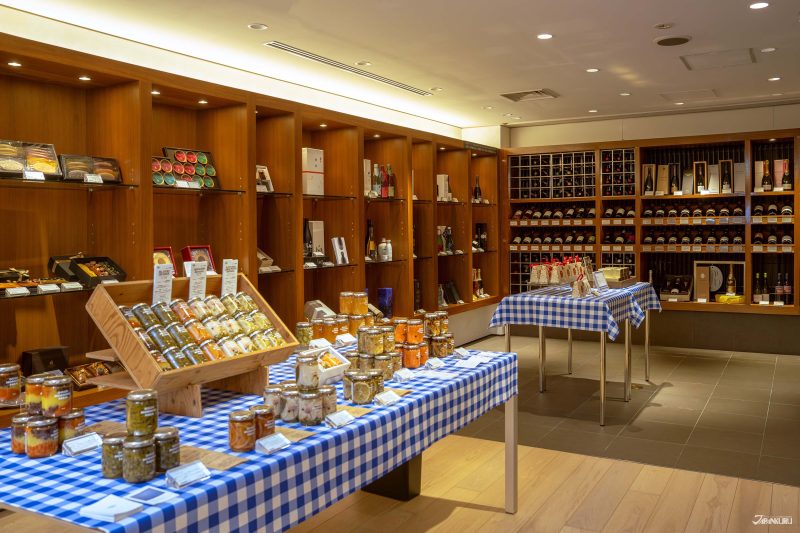 ชั้น B1 Gourmet Salon จำหน่ายอาหารและเครื่องดื่มระดับพรีเมียม