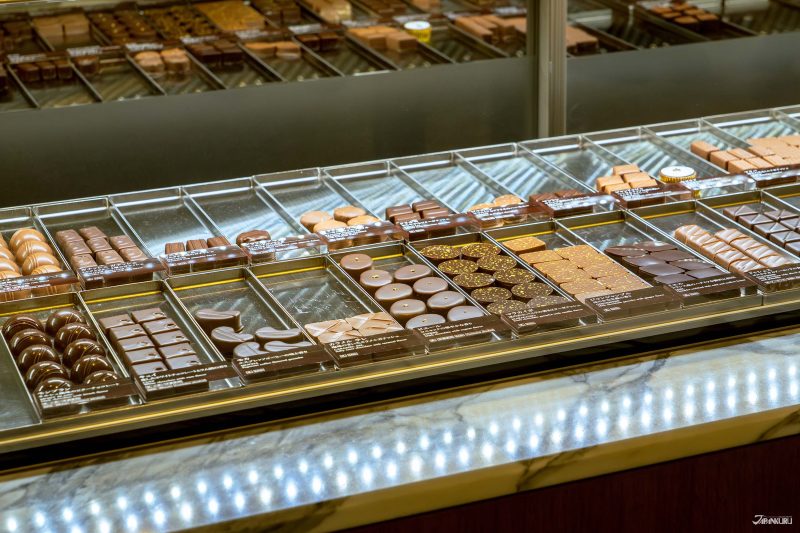 ช็อกโกแลตวางจำหน่ายใน Wako Annex