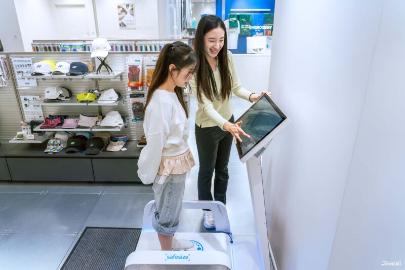 เครื่องวัดเท้าที่โชว์รูมโอซาก้า