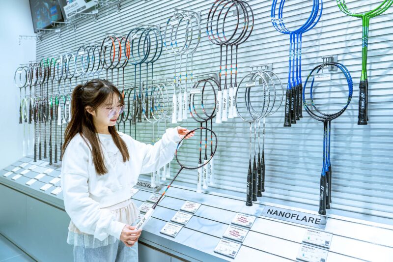 ทดลองเลือกไม้แร็กเก็ตที่ Yonex Osaka Showroom